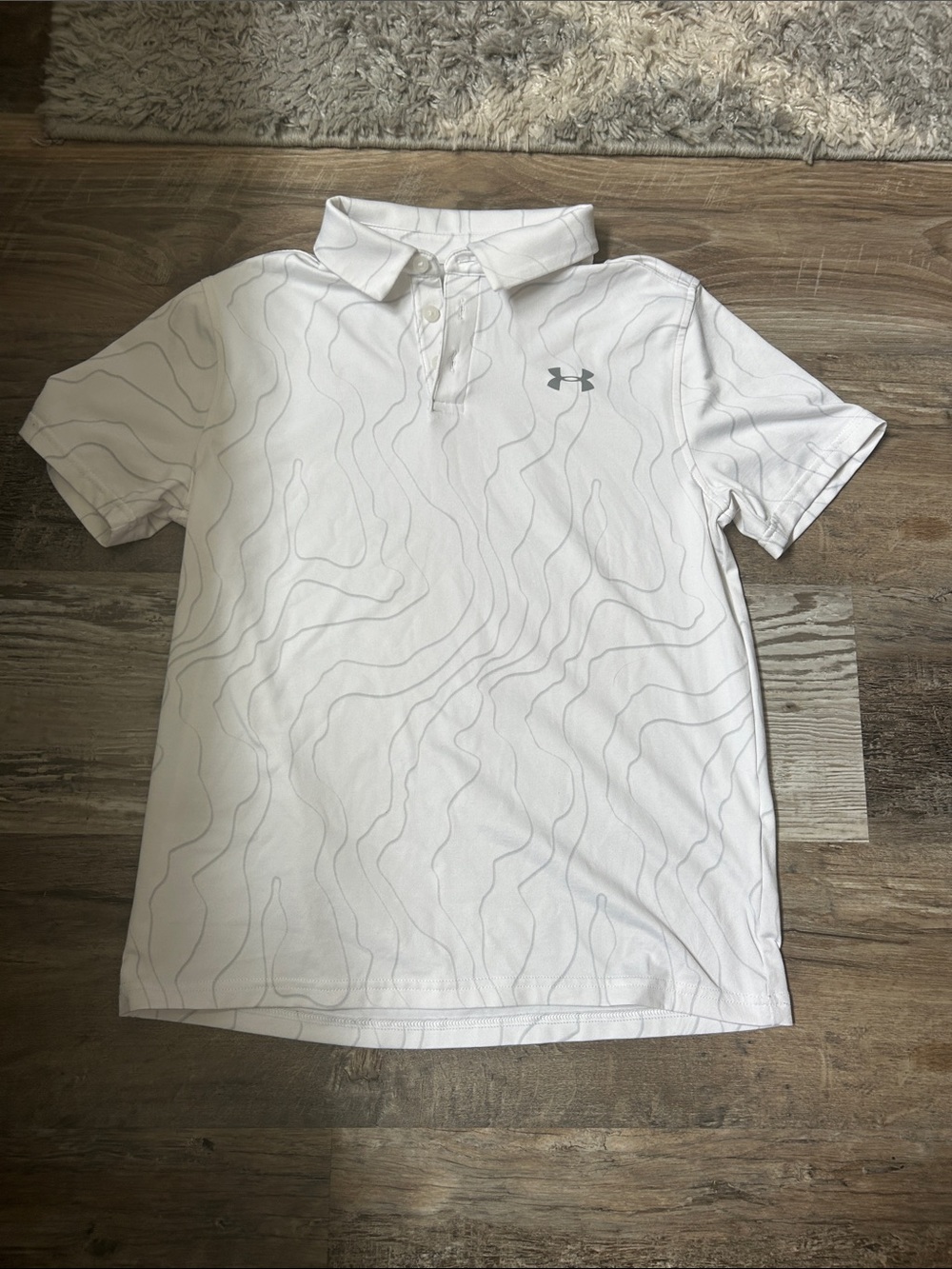 NWOT Under Armour White Polo with Tonal Contour Print YOUTH LARGE